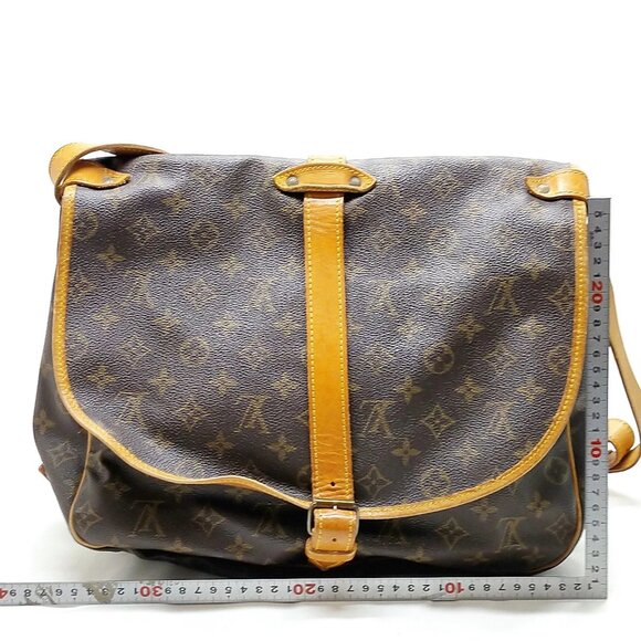 Authentic Louis Vuitton Saumur 35 Brown Monogram Crossbody Bag mon663-110925 - Picture 2 of 16